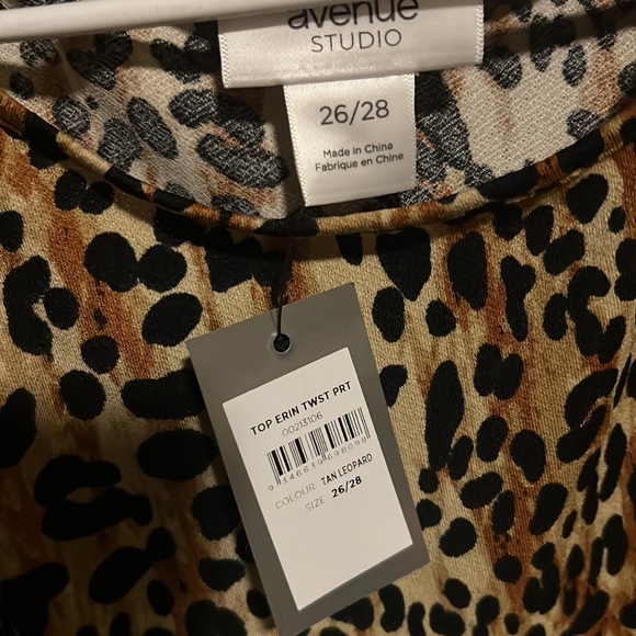 Do not fit. Cute cheetah print Avenue top - Picture 2 of 3